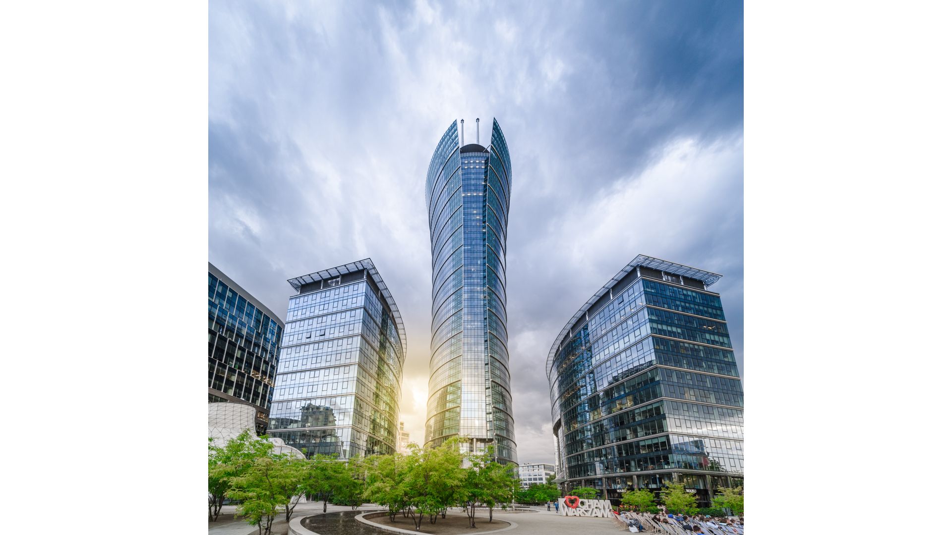 WARSAW SPIRE  BUDYNEK A WIEŻA