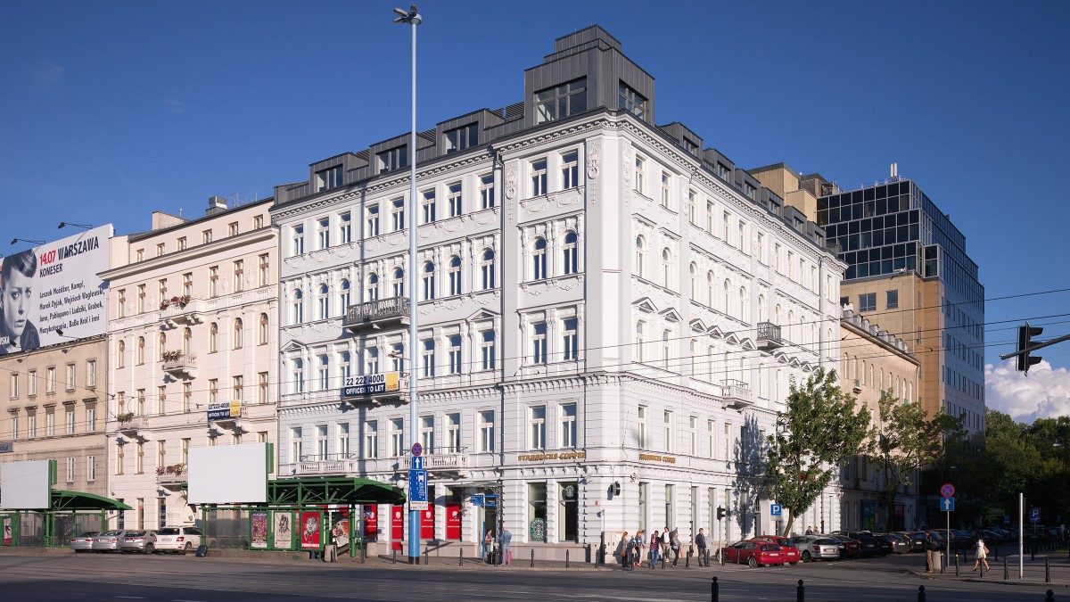 image_facade-of-warsaw-business-center-_uir70350006_20161121_lipinski-passage.jpg