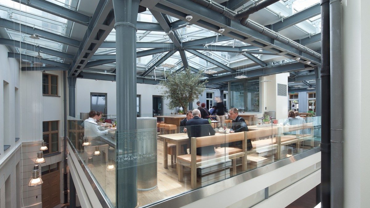 image_view-on-glass-roof-and-inner-courtyard_-uir70350039-_20161121_lipinski-passage.jpg
