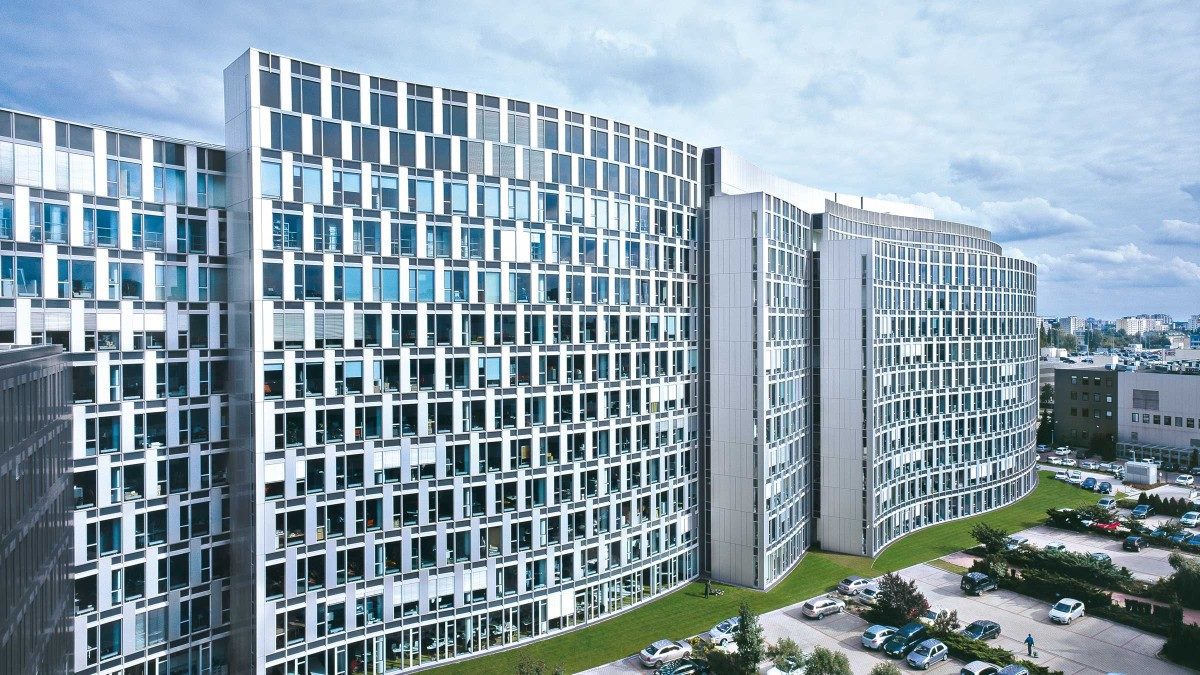 picture_building-and-parking-spaces-warsaw-office-20160209_horizon-plaza.jpg