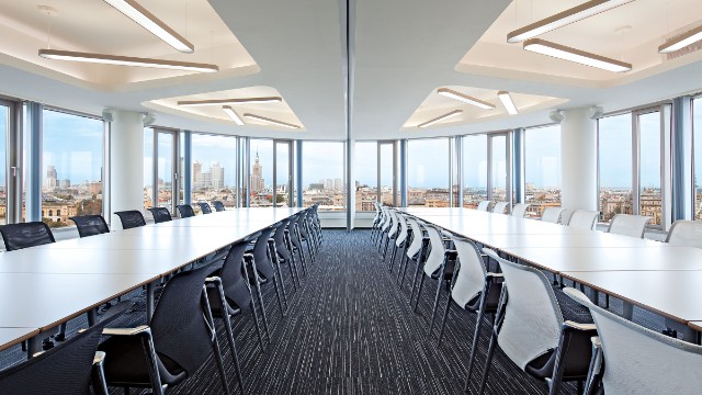 picture_long-row-of-tables-office-space-warsaw_20160413_zebra-tower.jpg